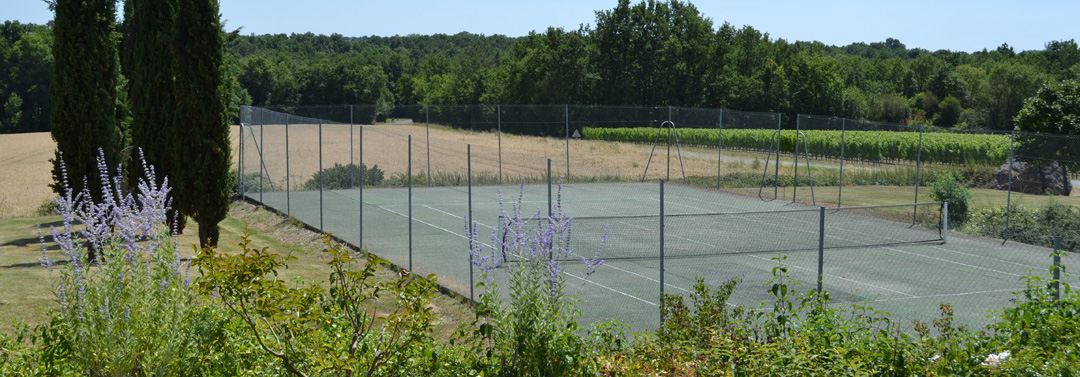 Bergerac farmhouse rental garden and tennis court